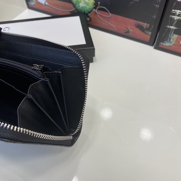 グッチ財布コピー着用イメージ